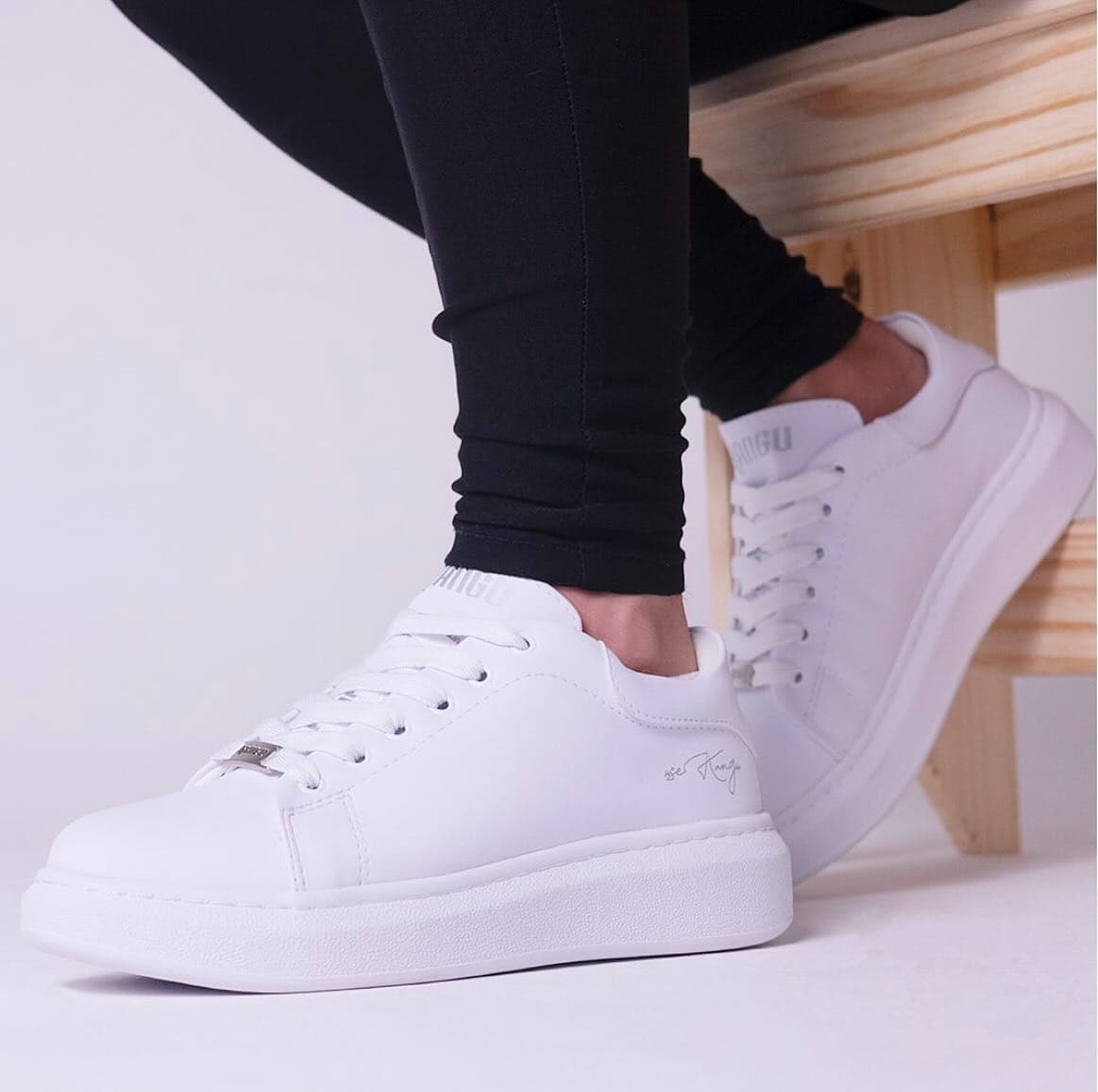 Tênis Couro Branco Minimalista — Fila